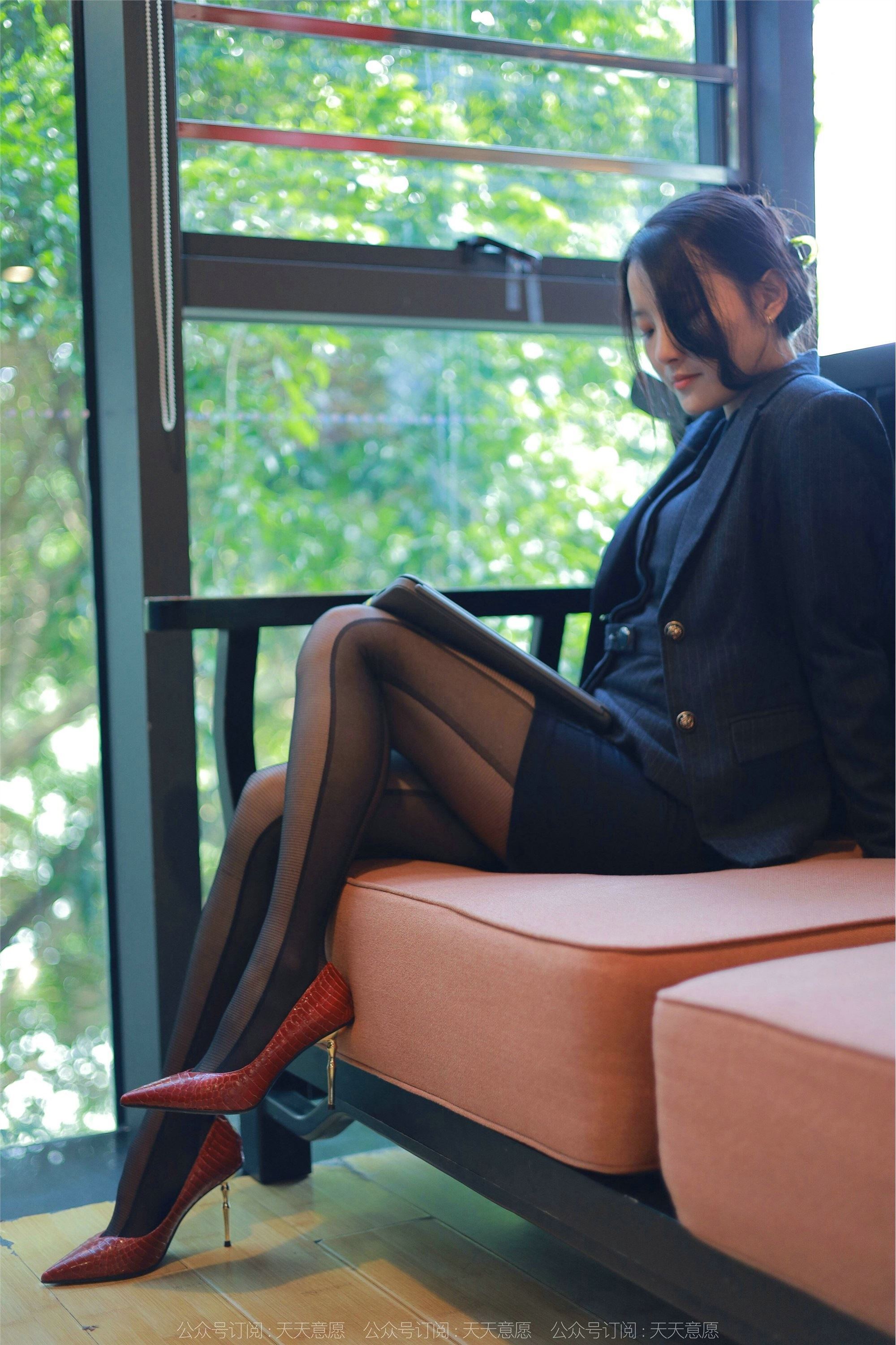 IESS异思趣向  2022.04.12 丝享家1057：婉萍《OL嘿丝玉姐》